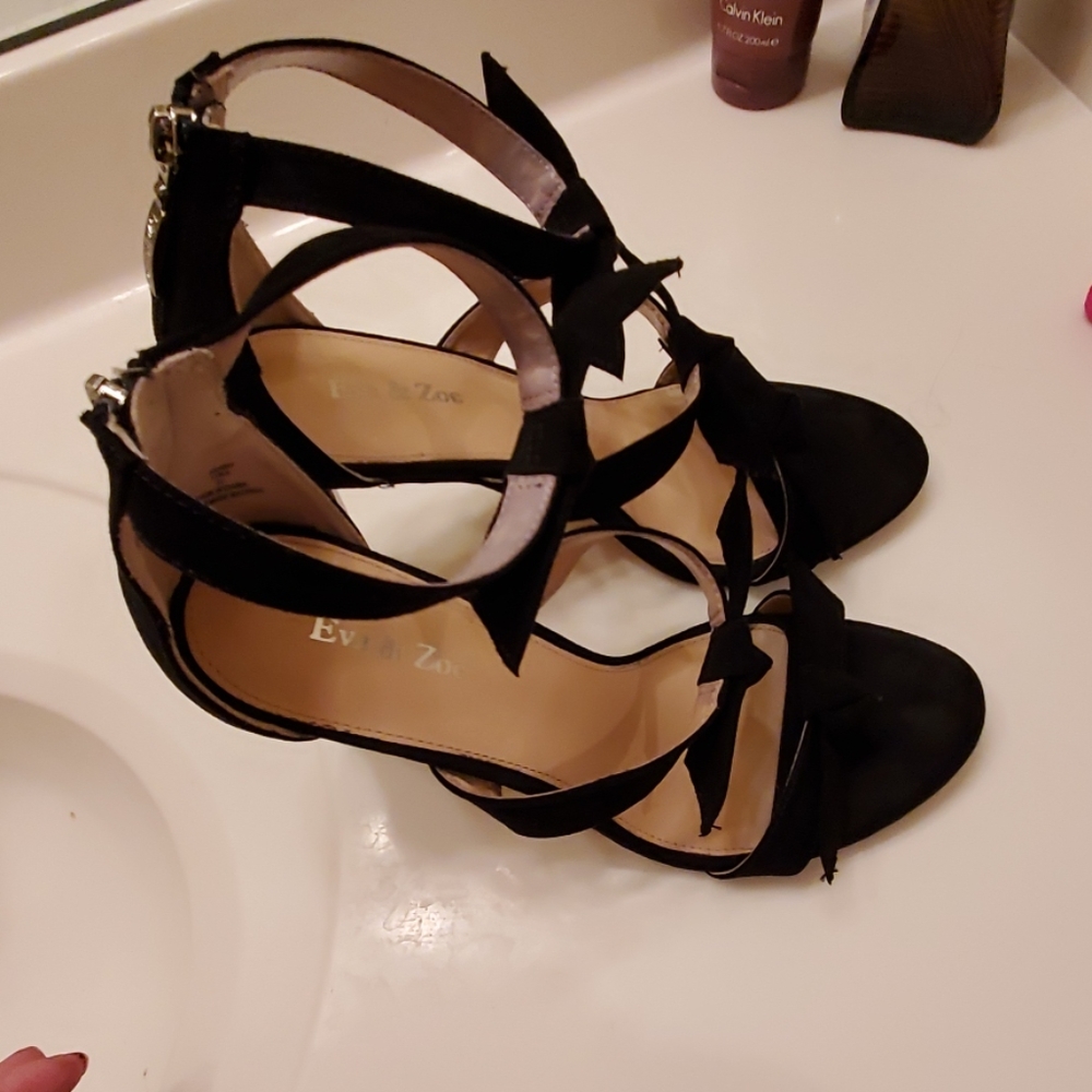 Heals - Picture 2 of 5